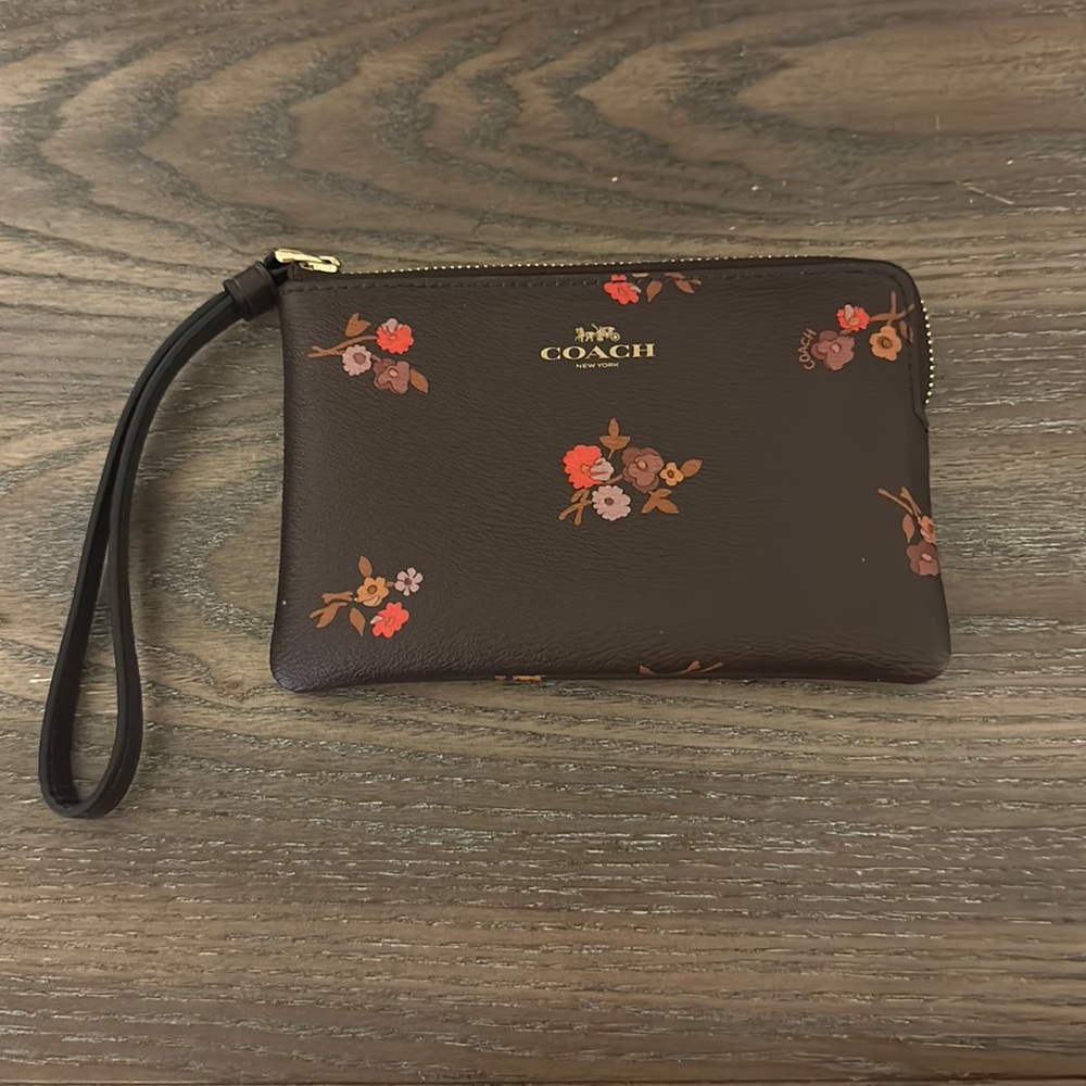 COPY - Coach wristlet